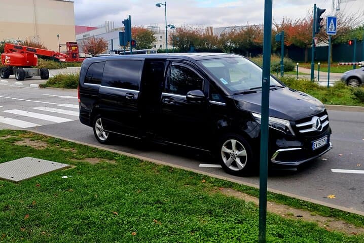 Private Transfer from Paris to CDG Airport