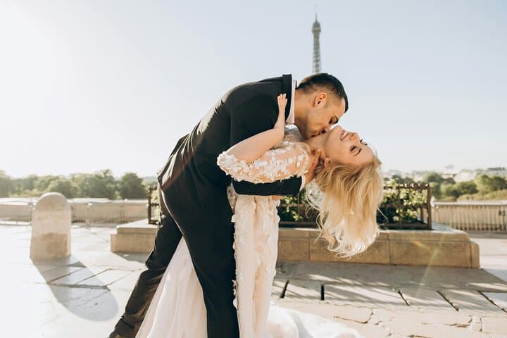 Romantic Photoshoot Love at Trocadéro Gardens