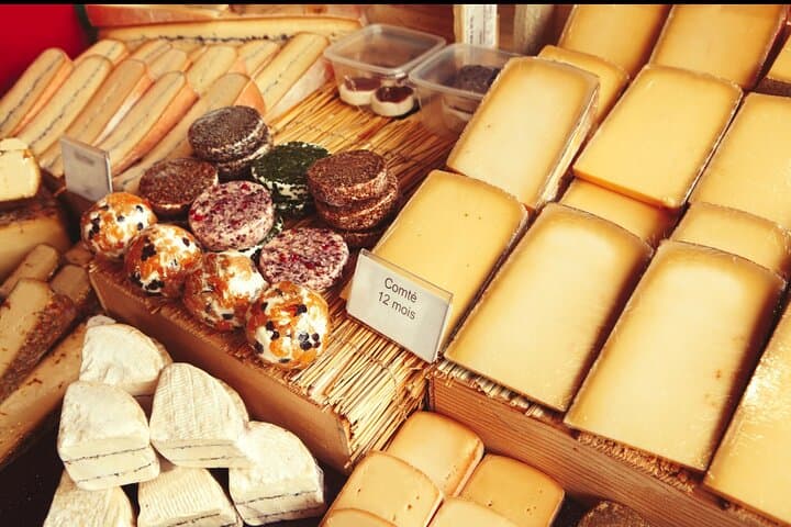 Guided Wine and Specialty Cheese Tasting in Montmartre