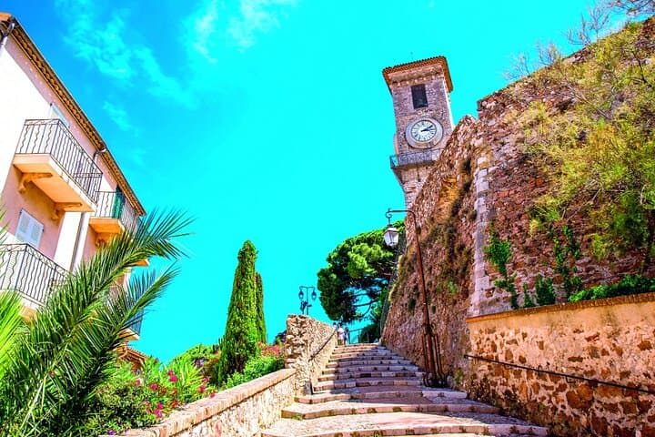 Full day Guided Tour: Cannes, Antibes, St Paul de Vence from Nice