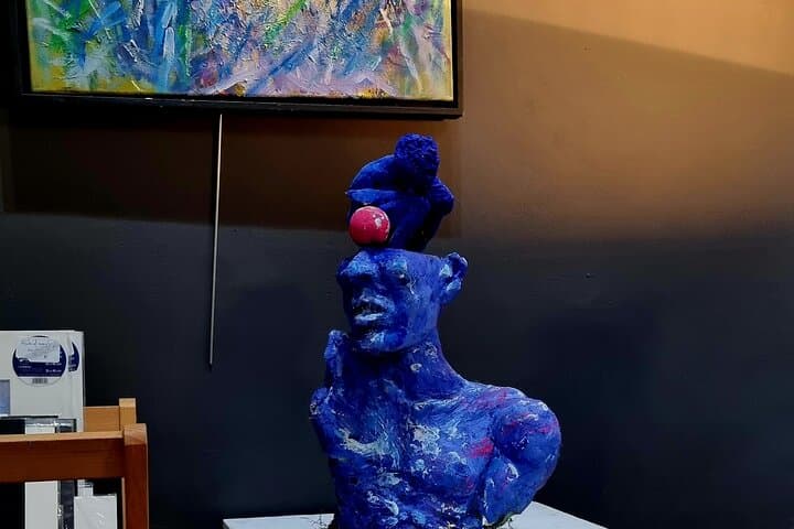 Workshop sculpture in the dark with 4 hands