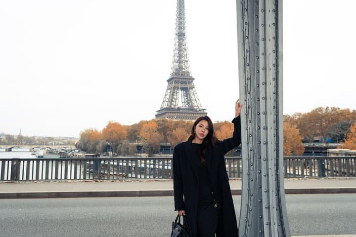 Private Professional Photoshoot near the Eiffel Tower in Paris