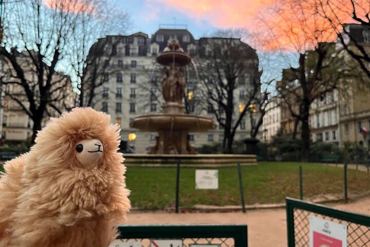 Paris Private Guided Walking Tour with Notre-Dame Visit