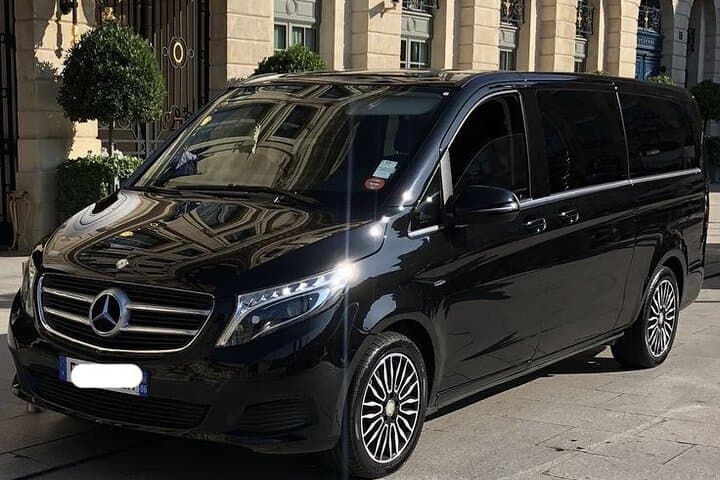 Travel with confidence with Lounge Cab
