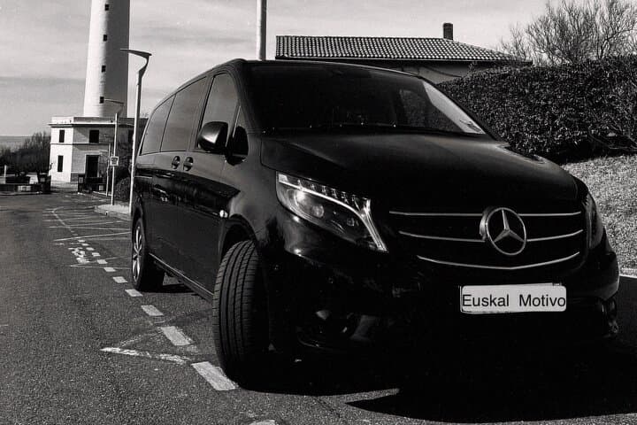 Biarritz: Private Transfer to Madrid