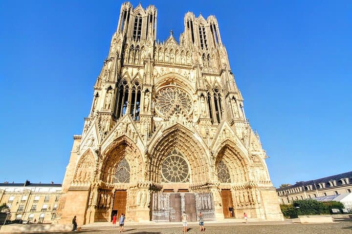 Full Day Champagne Pommery Small Group Tour