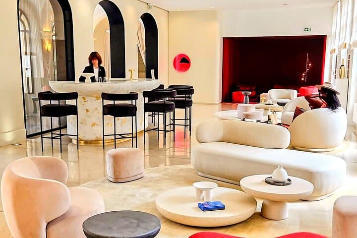 Visit the luxurious Domaine of champagne Moët et Chandon