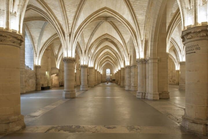 Ste Chapelle & Conciergerie Private Guided Tour with Tickets