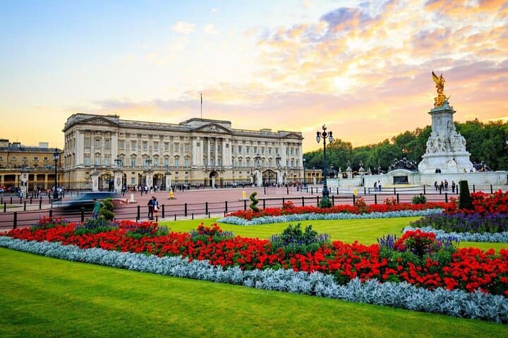 From Paris to London: Sightseeing Bus and London Eye Experience