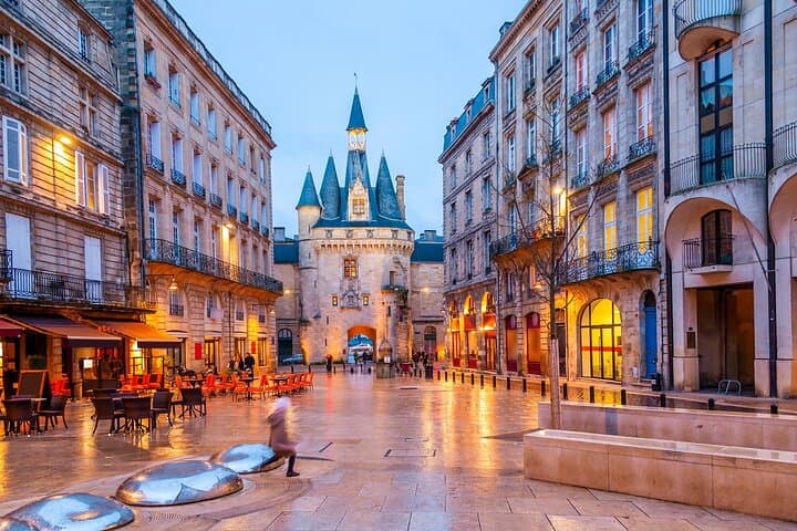 Bordeaux Private Guided Walking and Tasting Tour