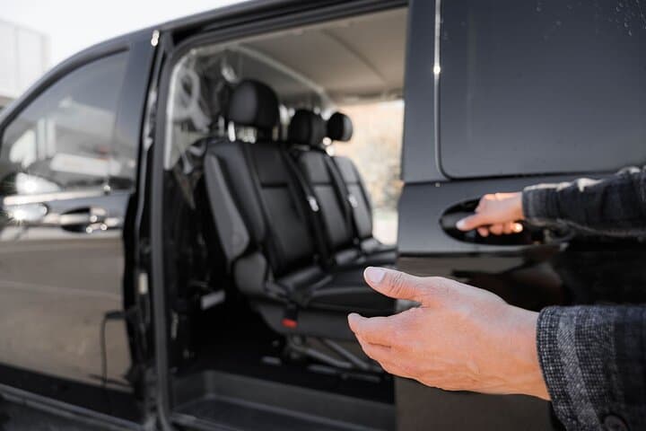 Private Van Transfer from CDG Airport to Disneyland Paris