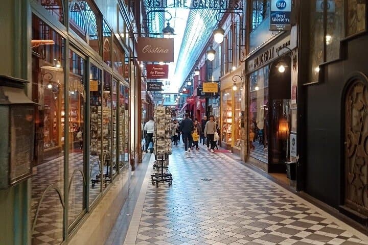 Covered passages: secrets, luxury and modernity