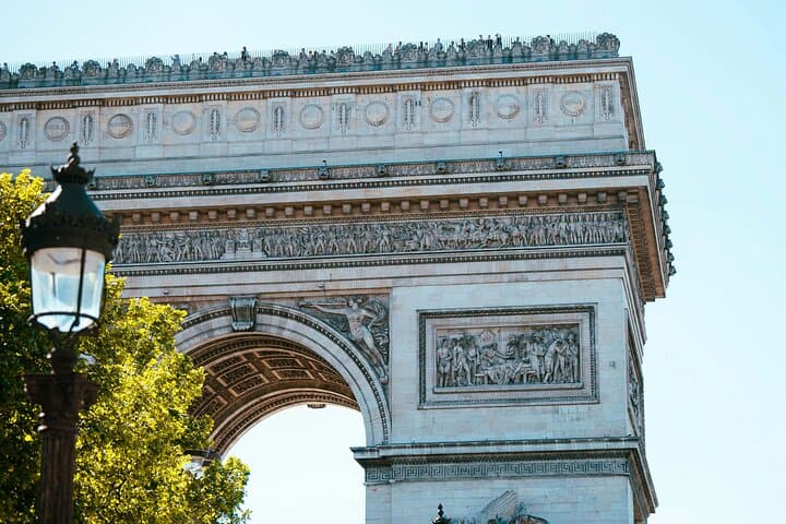 Arc de Triomphe in Paris Walking Tour with Audioguide (no ticket)