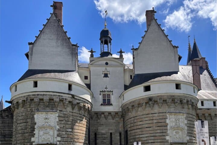 Nantes Self-Guided City Walking Tour & Scavenger Hunt