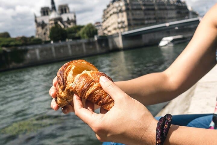 Private Food Tasting Tour with Guide in Le Marais Neighbourhood