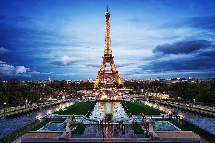 Paris to Amsterdam: Convenient Luxury Transfer