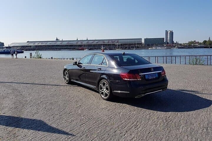 Paris to Amsterdam: Convenient Luxury Transfer