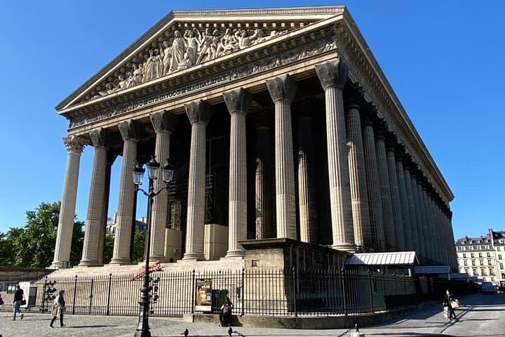 DE front of the Madeleine church, an enigma connects history and heritage.