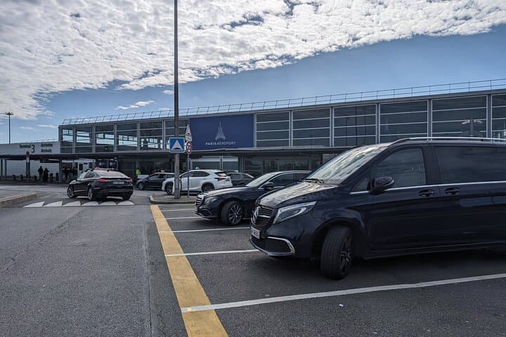 Airport transfer Beauvais Paris Private driver