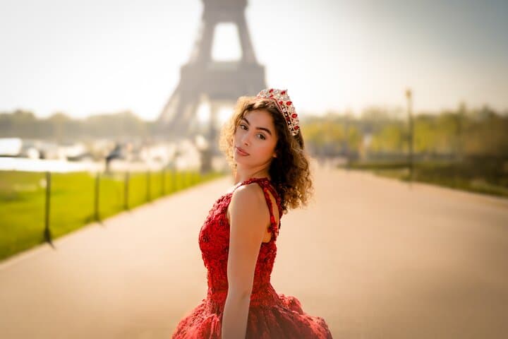 Private Professional Photoshoot near the Eiffel Tower in Paris