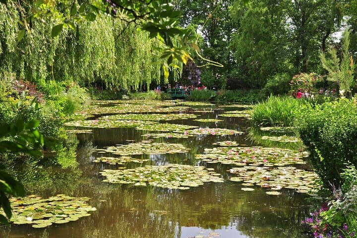 Paris and Giverny Full Day Tour in Small Group