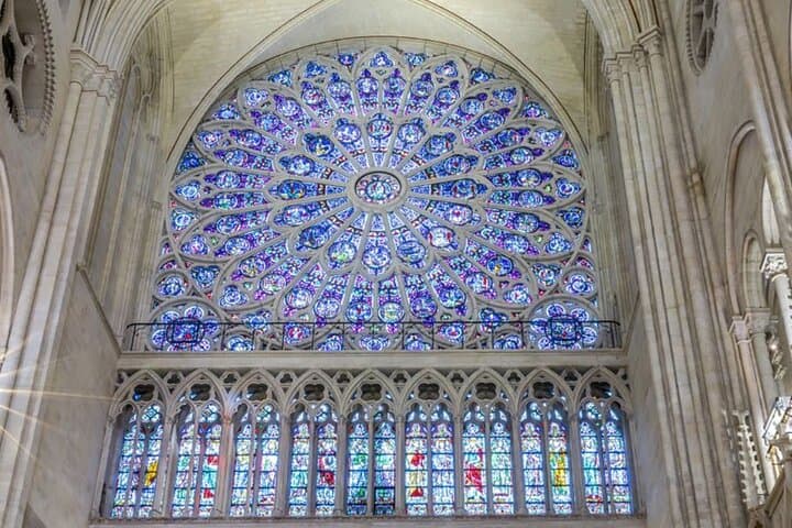 Paris: Exclusive Outside Tour of Notre Dame Cathedral