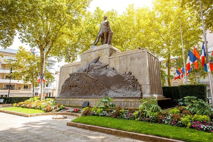 Explore Vichy in 60 minutes with a Local
