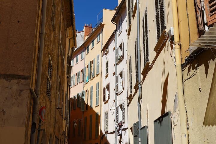 Explore Toulon in 60 minutes with a Local