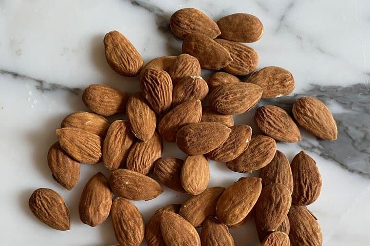 Atelier transformation Almonds Nougat by a producer
