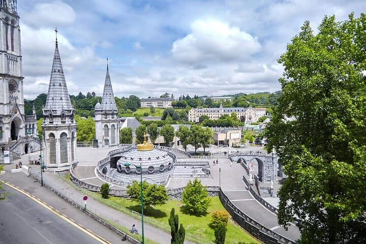 Explore Lourdes in 60 minutes with a Local
