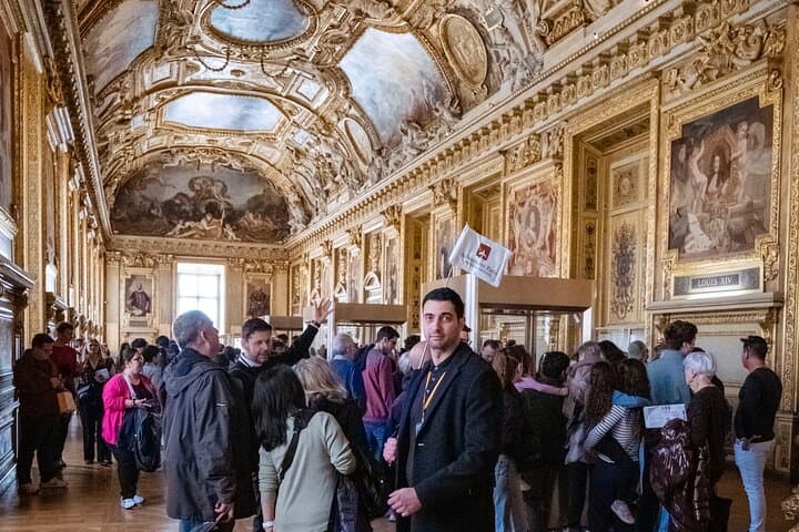Paris: Louvre Skip-the-Line Tour to Mona Lisa