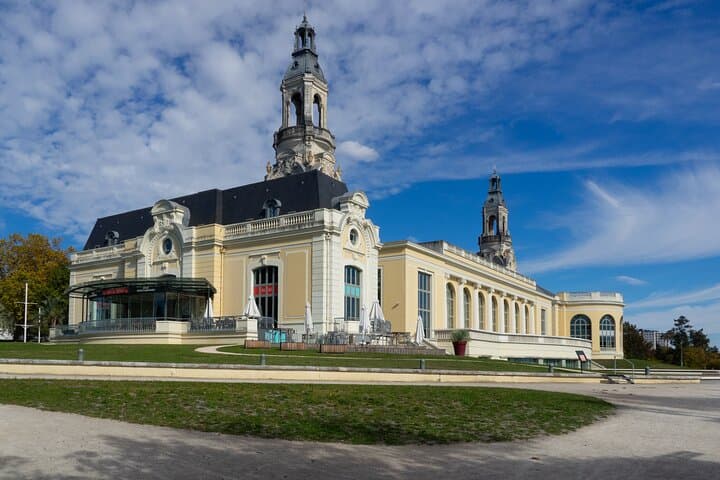 Explore Pau in 60 minutes with a Local
