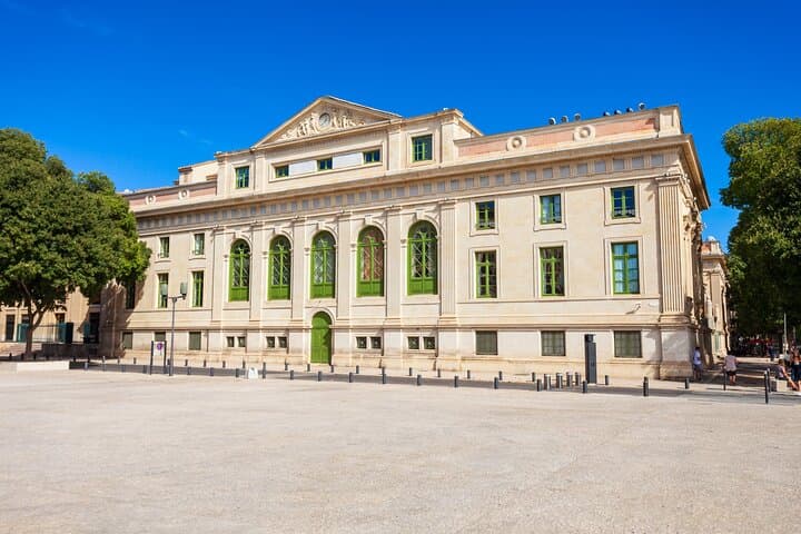 Explore Nîmes in 60 minutes with a Local