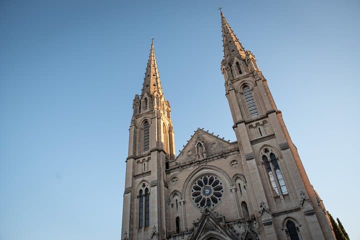 Explore Nîmes in 60 minutes with a Local