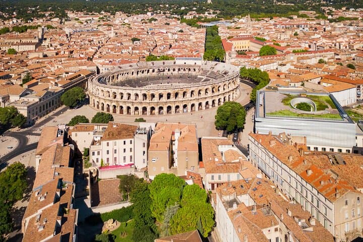Explore Nîmes in 60 minutes with a Local