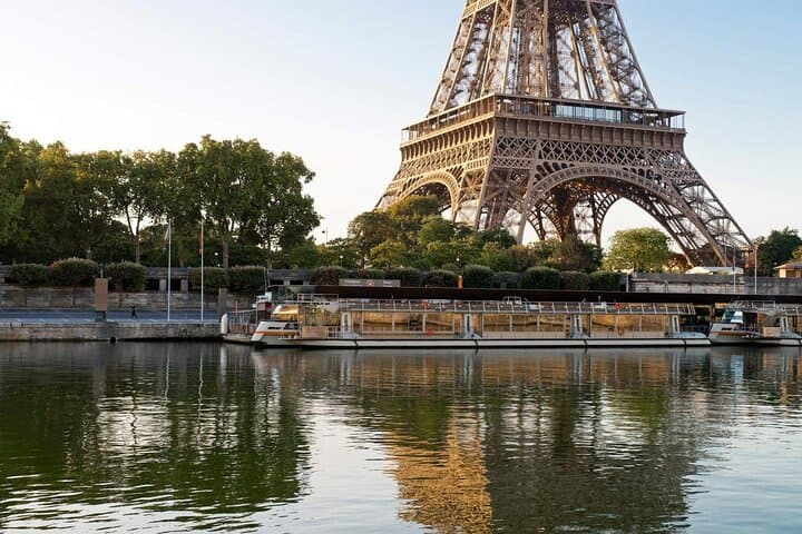 Eiffel_Tower