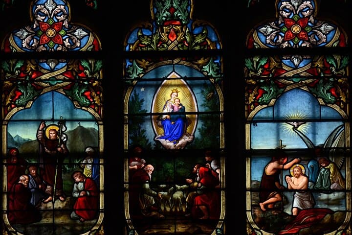 Notre Dame Interior Tour with Crypt, Macaron or Lunch options