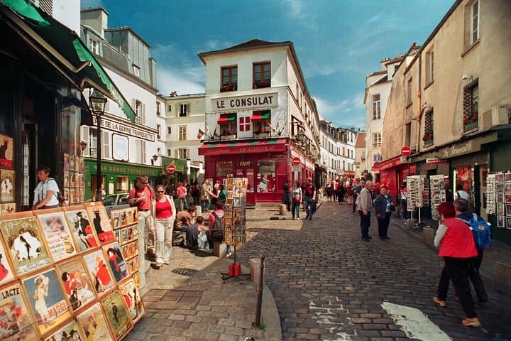 Paris Montmartre: Street Art, Walking Tour & French Drink Tasting