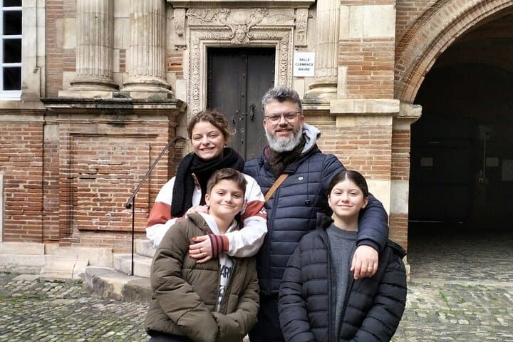 Toulouse "Ville Rose": Interactive Game & Walking Tour