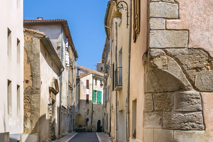Explore Narbonne in 60 minutes with a Local