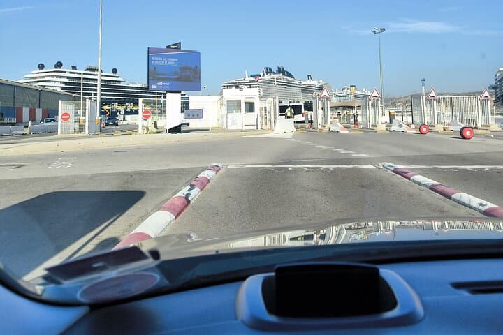 Stress-Free Arrival with Personalized Airport Transfer Service in Marseille