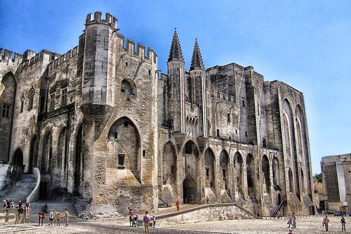 Avignon City Walk with Audio Guide in 7 Languages on your Phone