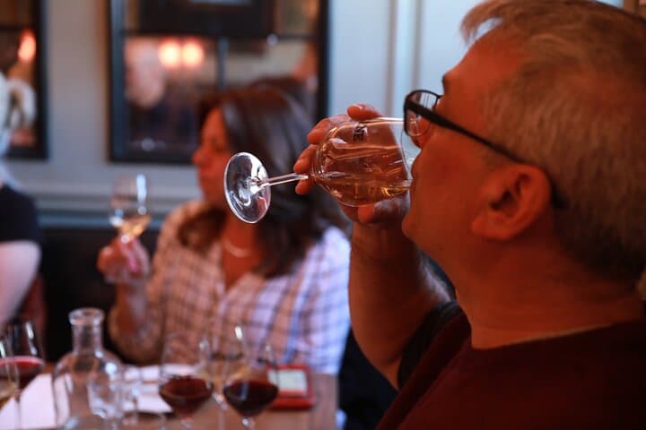 Private French Wine Tasting with a Certified Expert in Montmartre