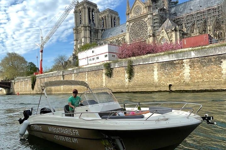 Private Seine River Cruise - Eiffel Tower Lights
