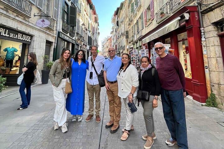Biarritz: Visit Bayonne & Espelette Private Tour