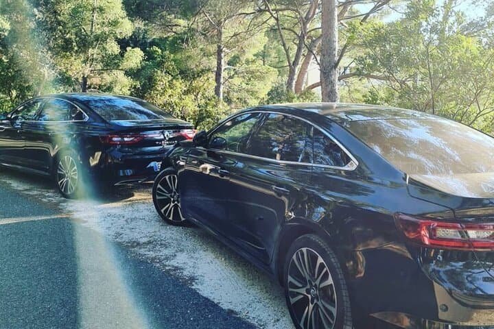 Our driver will meet you and take you to Nimes and its region in the best conditions! Comfortable transfer guaranteed.