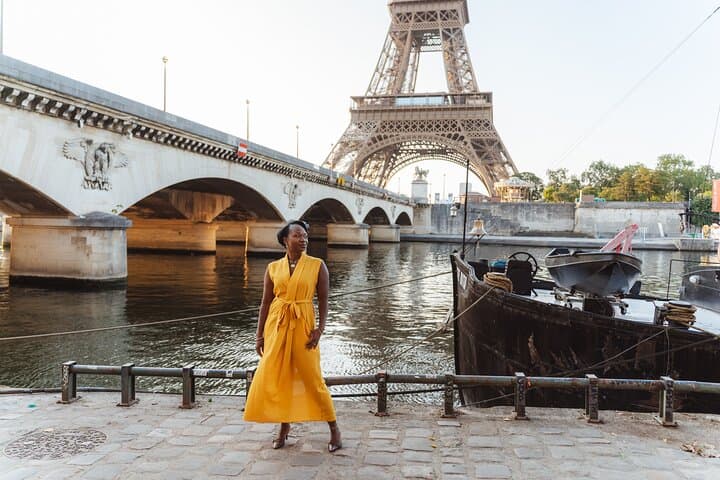 Paris Solo Traveler Photoshoot With A Top Rated Photographer