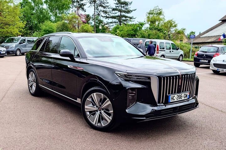 Paris Airport CDG Private Transfer by Luxury SUV Hongqi or MB Van