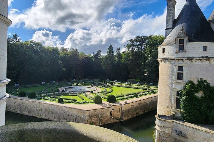 Loire Valley Castles with Wine Tasting daytrip from Paris