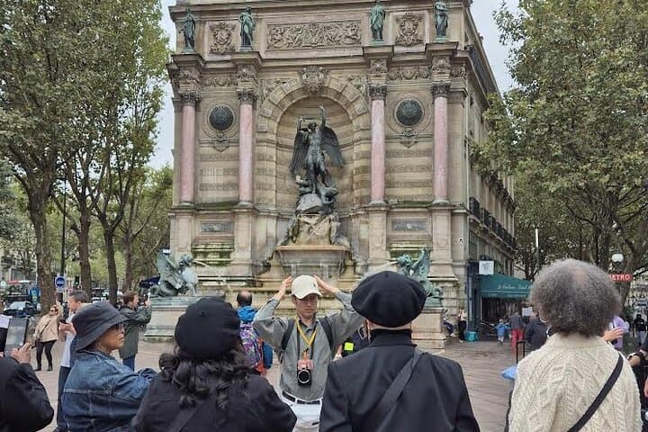 Montmartre & Latin Quarter Private Tour & Delicious French Lunch